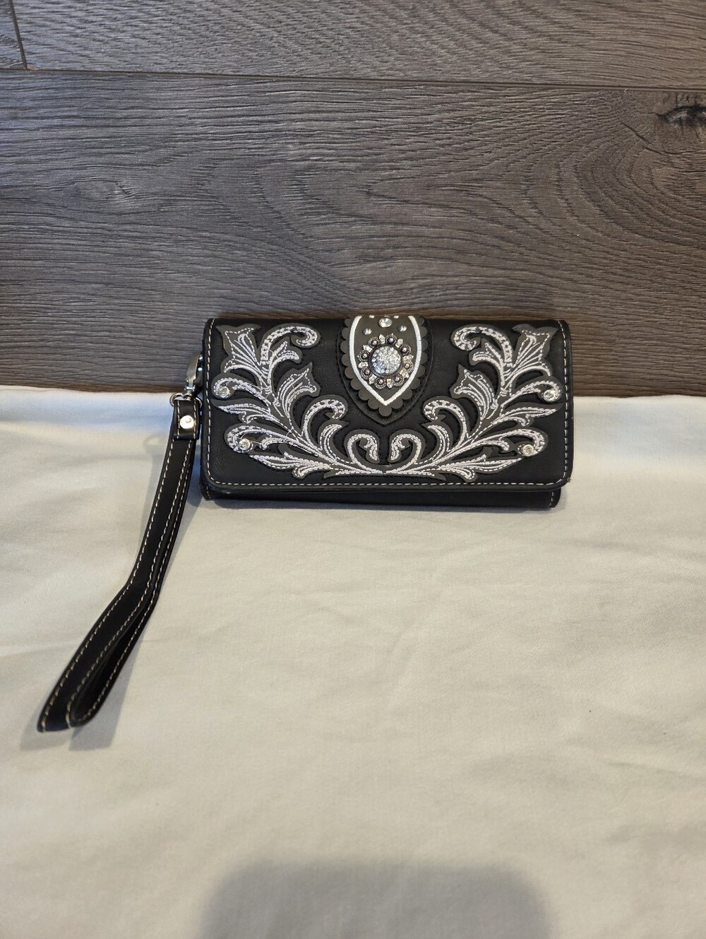 Montana West,  Rhinestone Concho Western Trifold Wallet for women